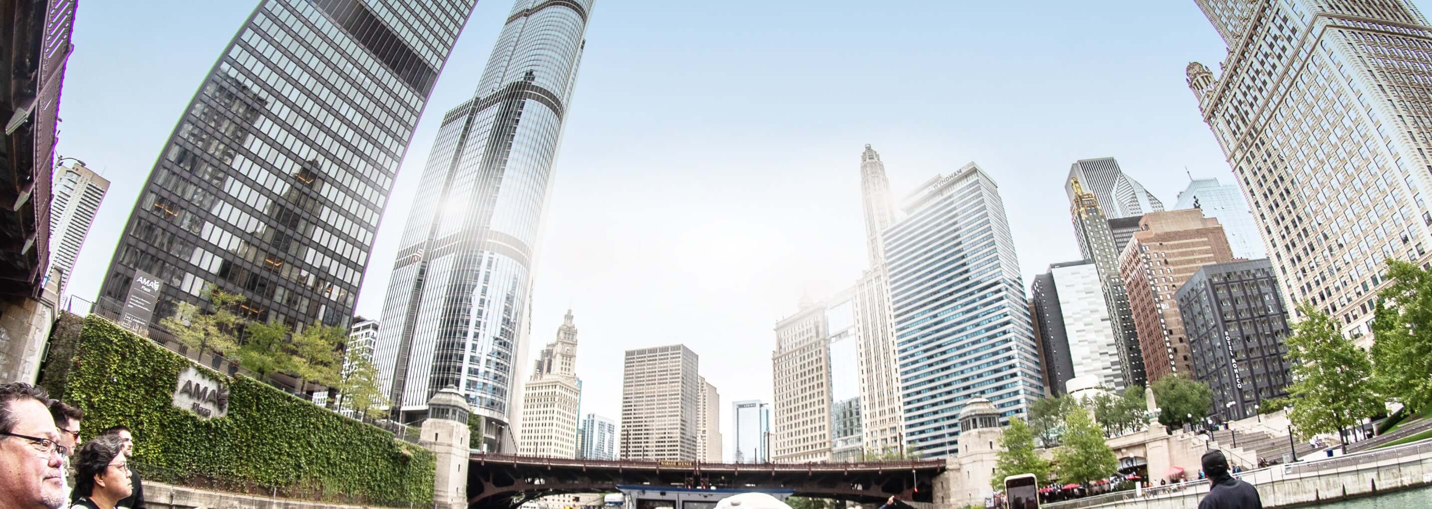 Chicago River architectural boat tour skyline view